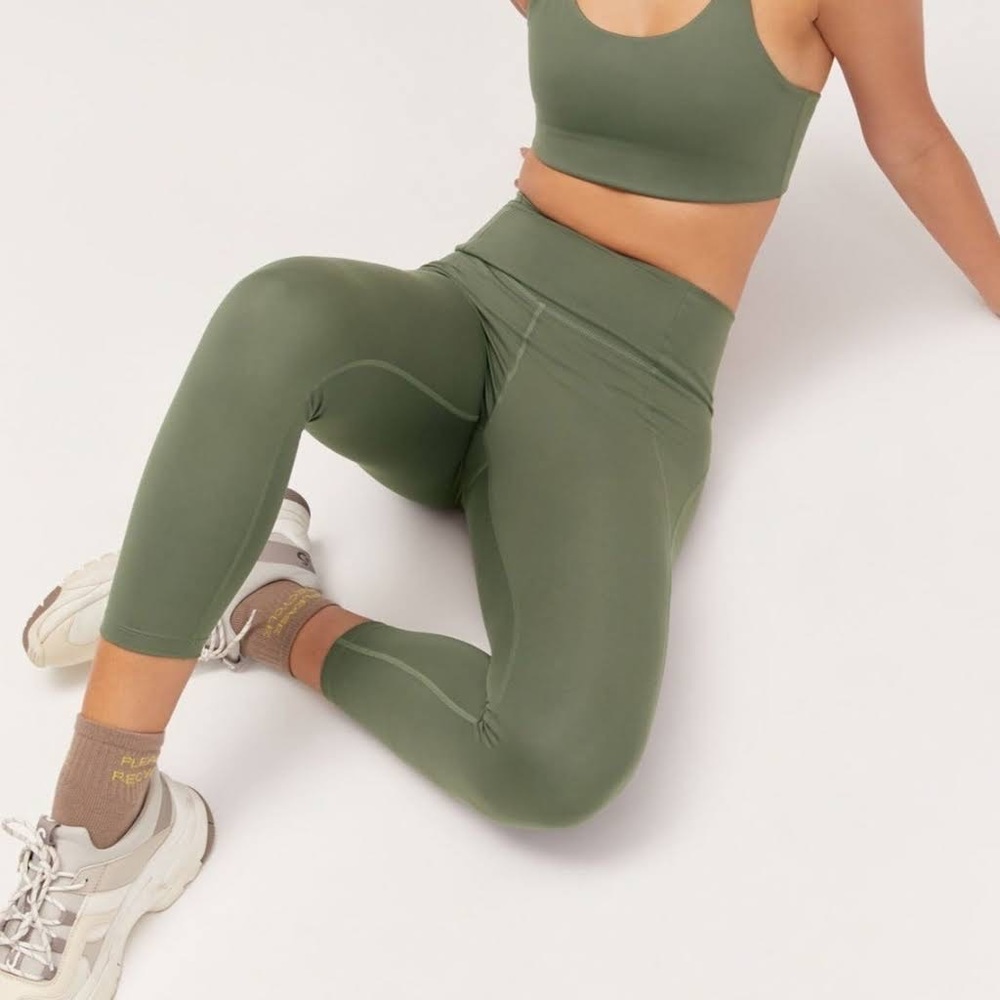 Girlfriend Collective Leggings in Thyme